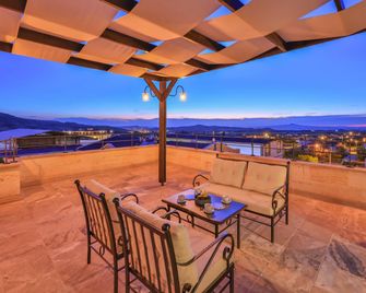 Noble Crown Stone House Cappadocia - Uchisar - Balcón