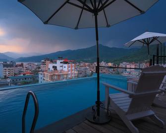 Aabas Pokhara by Barahi Hospitality - Pokhara - Balkon