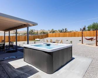 Remarkable find minutes away from Joshua Tree Park Entrance - Yucca Valley - Bazén