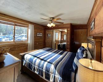 Log Cabin Retreat w/ game room - Garden Valley - Habitación