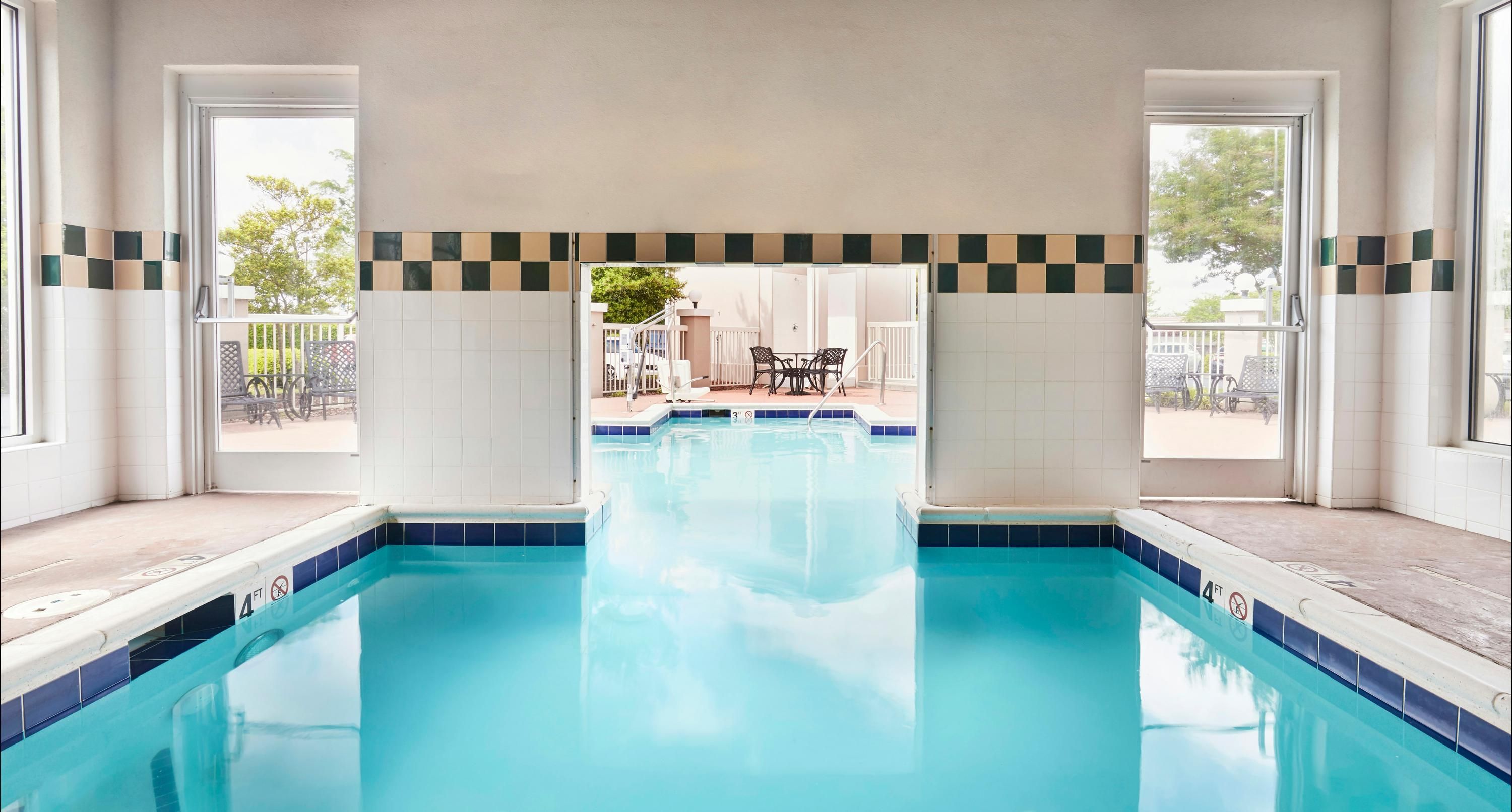 Hilton Garden Inn Charlotte North - Charlotte - Piscina