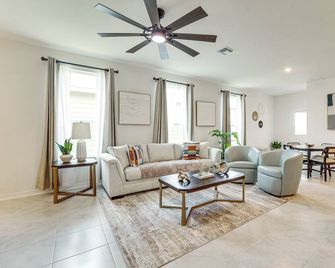 12 Mi to San Antonio River Walk: Home w/ Yard! - Elmendorf - Huiskamer