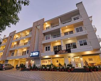 博瓦利克拉克斯住宅飯店 - Nainital - 建築