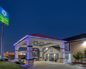 SureStay by Best Western Terrell - Terrell - Building