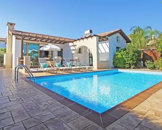 Louisa - 2bed Villa In Ayia Thekla Coastal Area - Agia Napa - Pool