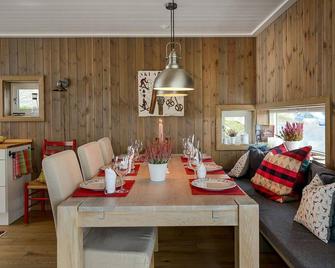Gorgeous home in Sjusjøen with kitchen - Sjusjøen - Dining room
