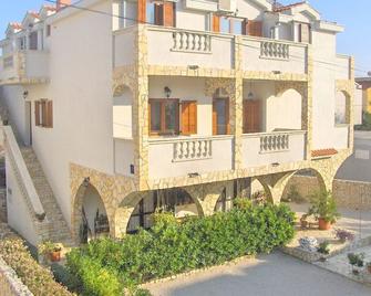 Apartments Villa Estella - Srima - Edificio