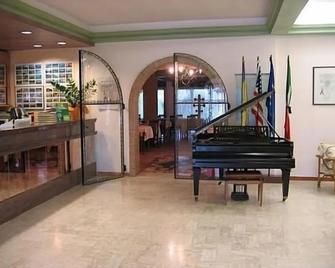 Hotel Ristorante Vecchia Maremma - Orbetello - Front desk