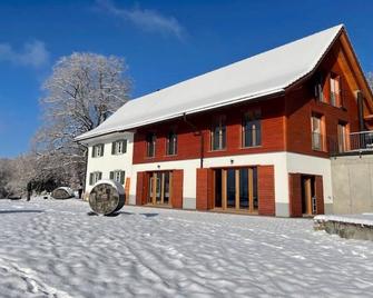 Wunderschönes Gästehaus mit grandioser Aussicht - Liestal - Building