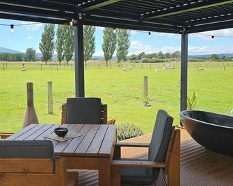 Mangateitei Views - Rangataua Tiny Home - Ohakune - Βεράντα