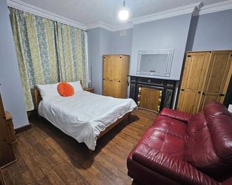 SnoozeDen Wellesley - Near to Slough Station - Slough - Bedroom