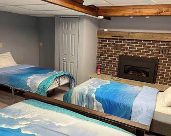 Bluewater Sunset - Lakefront - Fireplace - Private Lake Access - Bluewater - Bedroom