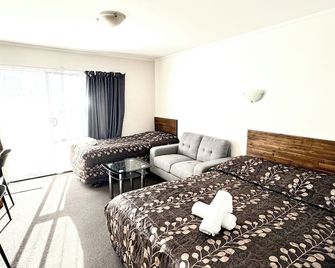 Papakura Pioneer Motor Lodge And Motel - Papakura - Bedroom