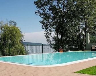 Villa Greta - Meina - Bazén