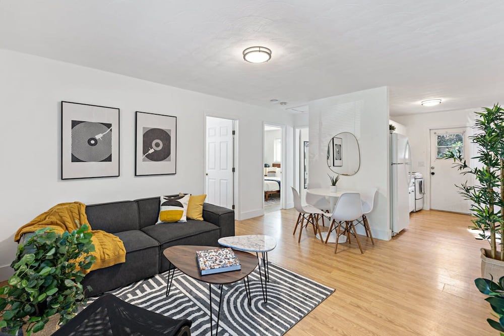 ليك ريدج فيلا - فرر باركينج - فورت لاودردال - غرفة معيشة