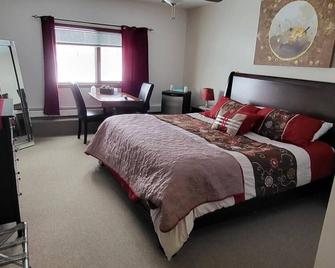 Midway Motel - Radisson - Bedroom
