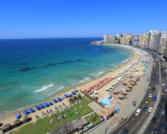 Private Room In Apartment with Sea & Hilton View - Alexandria - Pláž
