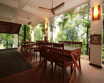 OYO Hotel Lonely Stay - Thekkady - Patio