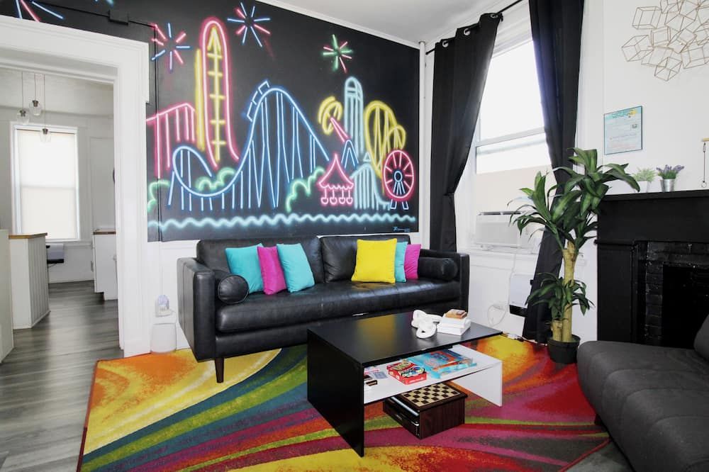 Rock N Roll, Mins To Cp & Sf, King, Pet Ok - Sandusky - Living room