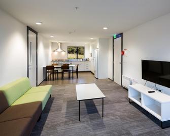 Campus Summer Stays Albany Village - Albany - Living room