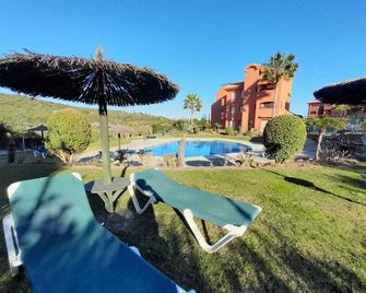 Spacious flat, very quiet and with gardens - Estepona - Piscine