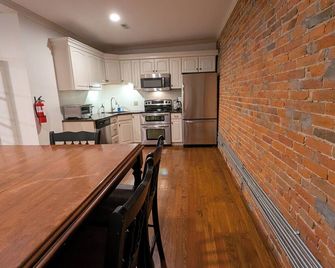 Cozy Historic Downtown Lexington Apartment - Lexington - Cocina
