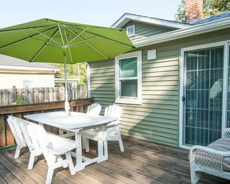 Beach Grass | Quiet Cottage Retreat, Fenced-in Yard, Close to Beach & Downtown - South Haven - Patio