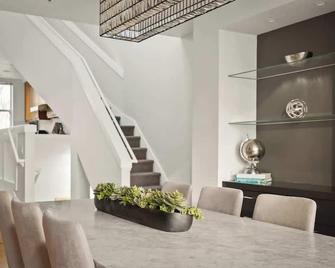 Chic City Park Home - Rooftop Deck - Skyline Views - Denver - Sala pranzo