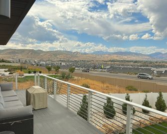 Modern Home with Beautiful Views! - Bluffdale - Balcón