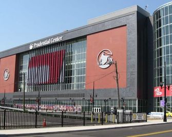 Downtown Oasis 10 mins from Prudential Center! - 뉴어크 - 건물