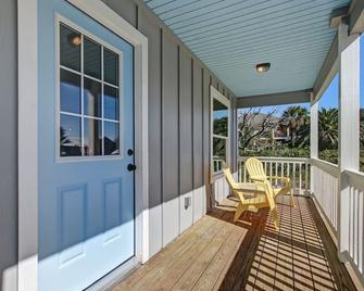 The Reddington is close to the ocean & historic St Augustine - Vilano Beach - Balcony