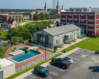Landing Apartments - Star Lofts - Petersburg - Building