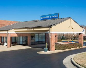 Days Inn & Suites by Wyndham Rocky Mount Golden East - Rocky Mount - Rakennus