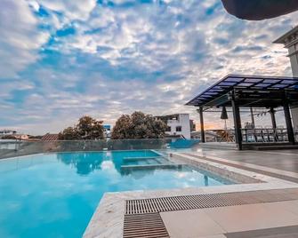 Huern Kan Thong Hotel - Phrae - Pool