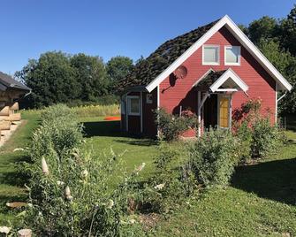 Norwegian lake house next to nature reserve - Groß Nemerow - Gebäude