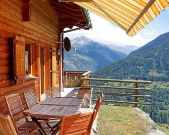 Chalet, sauna, balcony, fireplace or stove, parking, tv, 135m², Thyon - Hérémence - Balcón