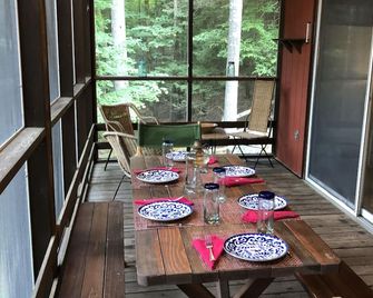 Forest Hideaway - Keene - Balcón