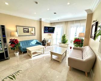Hostal Toledo - טולדו - לובי
