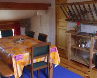 Gite of Benoits Old barn - Les Noës - Comedor
