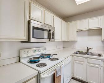 Inviting Dallas Condo 2 Mi to NorthPark! - Dallas - Küche