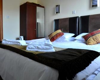Crown Hotel - Stranraer - Bedroom