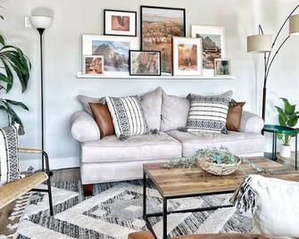 Modern Upstairs Suite in Zion - Toquerville - Sala de estar