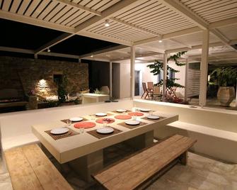 Beautiful beachfront property - Mylopotas - Dining room