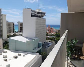 Tropical Studios at Marine Surf Waikiki - Honolulu - Balkon
