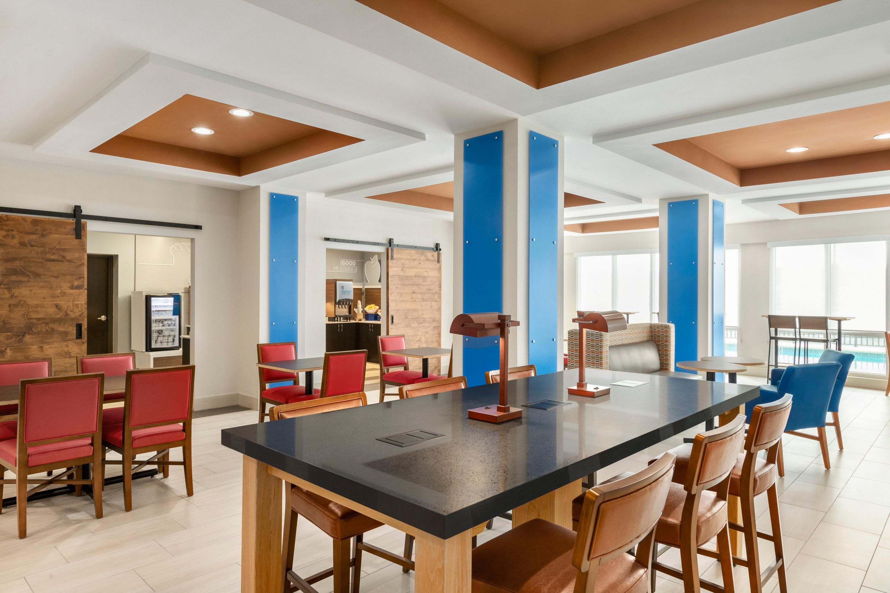 Restaurant view of Holiday Inn Express & Suites Ft Myers East- The Forum