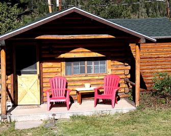 Creekside Lodge at Yellowstone - Wapiti - Patio
