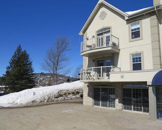 Studio-hôtel Villegiature Saint-Sauveur - Piedmont - Edificio