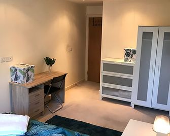 The Sawmill Glossy, Sleek, Peaceful City Centre Orange - Hull - Bedroom