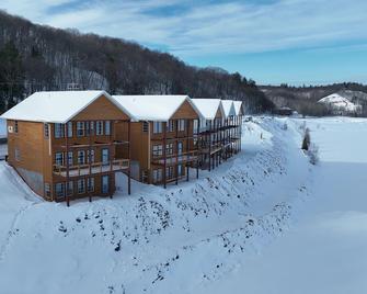 Keweenaw Waters Resort - Houghton - Budova