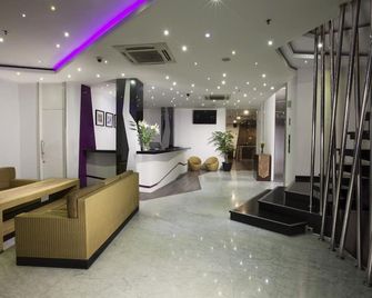 أوك تري أوربن جكارتا - جاكرتا - ردهة